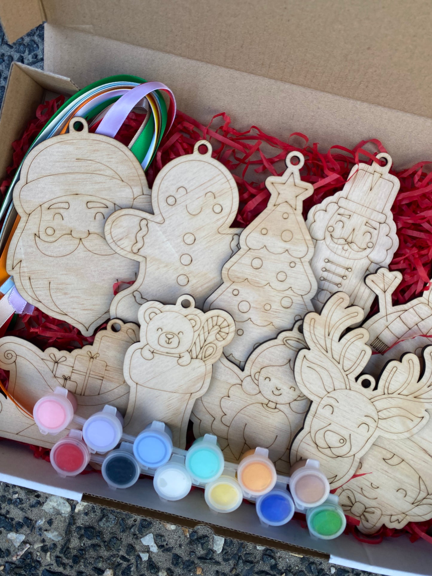 Christmas Wooden Ornament Kit (10 Pack)